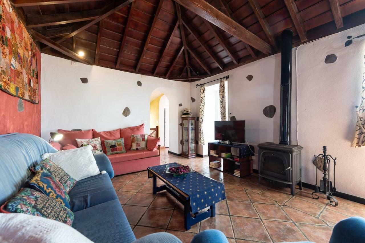 Casa Alba, Con Piscina-spa Climatizada Hasta 34º Gratuito Y Vistas Al Mar Holiday home Puntallana